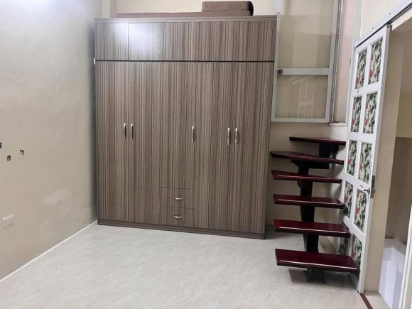 Nhà Thuỵ Khuê, 5M OTO, 10M OTO Tránh, Sát phố, Gần Hồ Tây, 17M2 (có bớt)  