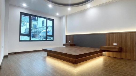 Nhà phố Kim Mã, 35M2, Xây mới, 7 tầng thang máy, 2 Thoáng, Ngõ thông, 50M ra phố 